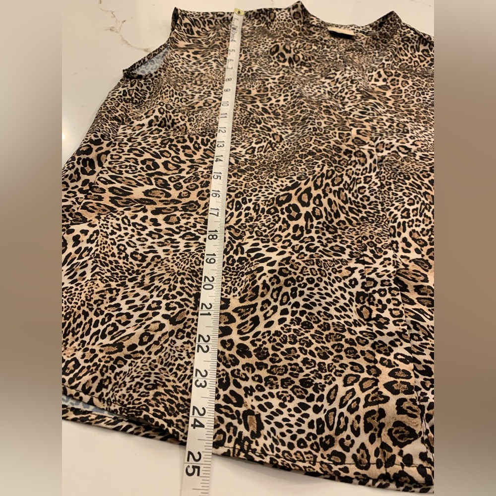 Tahari Leopard Animal Print Shirt Draped Sleeveless Blouse Women’s Size Medium. - Picture 4 of 11